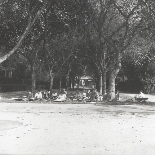 Art students on Elm Tree Lawn, Scripps College