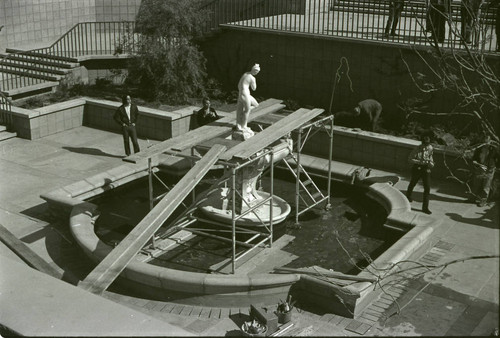 Venus statue installation, Harvey Mudd College