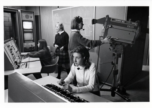 Students, cameras and media equipment, Pitzer College