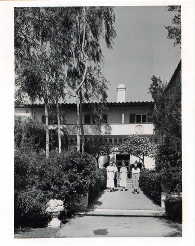 Women at Grace Scripps Clark Hall, Scripps College