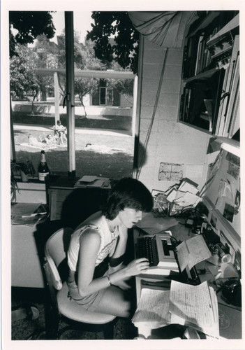 Student at a typewriter, Pitzer College