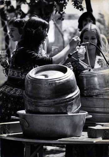 Students with kegs, Pitzer College