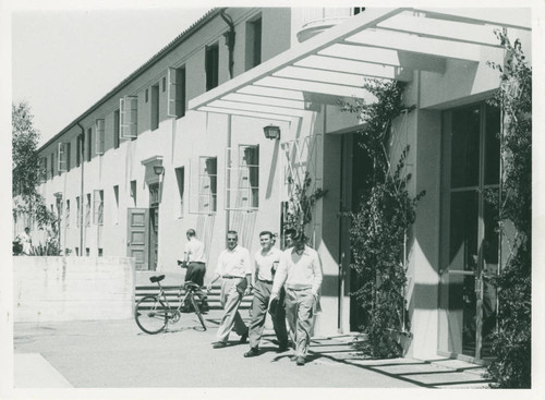 Sudents exit Walker Hall, Pomona College