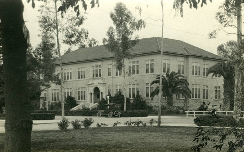 Holmes Hall, Pomona College