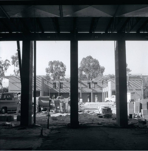 Kingston Hall and Thomas-Garrett Hall construction, Harvey Mudd College