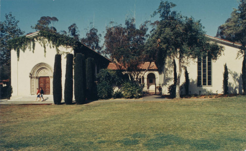 Denison Library and Jaqua Quad, Scripps College