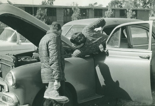 Students repairing automobile, Harvey Mudd College