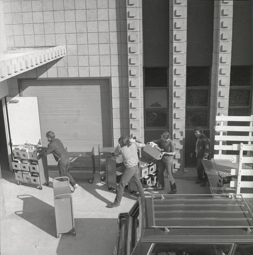 Students unloading books, Harvey Mudd College