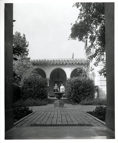 Browning Hall's Manana Court, Scripps College