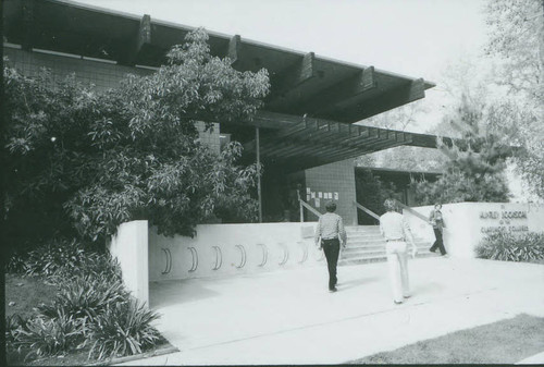 Huntley Bookstore entrance, Claremont University Consortium