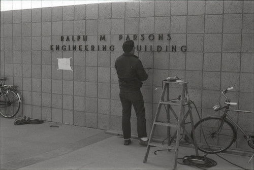 Parsons Engineering Building sign installation, Harvey Mudd College