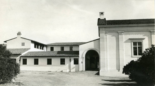 Frary Dining Hall and Bixby Plaza, Pomona College