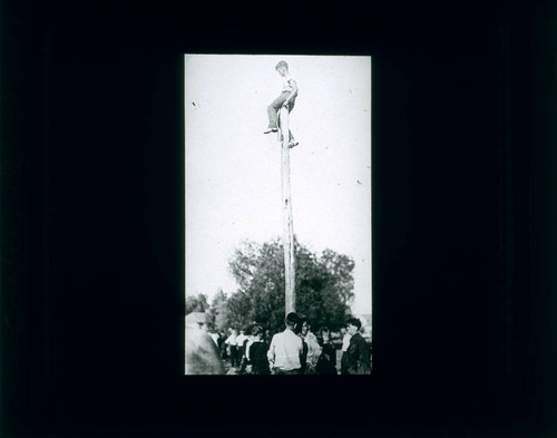 Pole rush, Pomona College