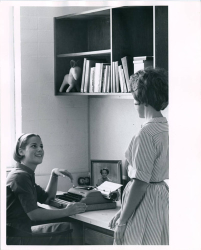 Students in a dorm room, Pitzer College