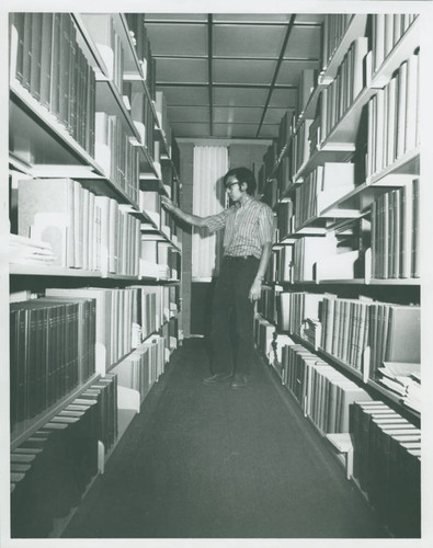 Student in Sprague Library, Harvey Mudd College