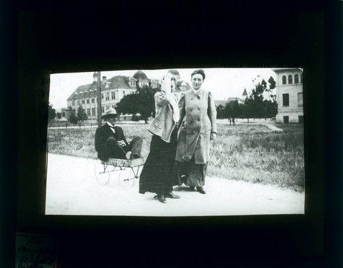 Students with wagon, Pomona College