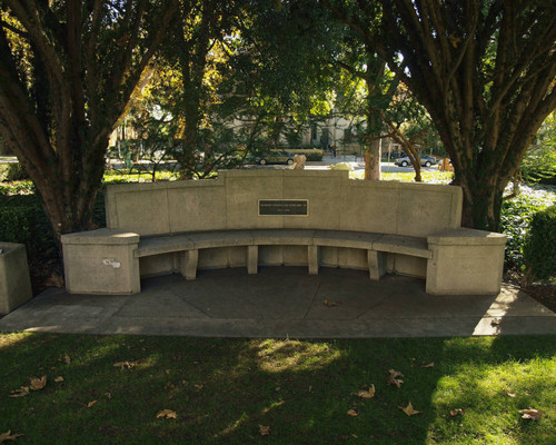 Richard Poorbaugh Edmunds bench, Pomona College