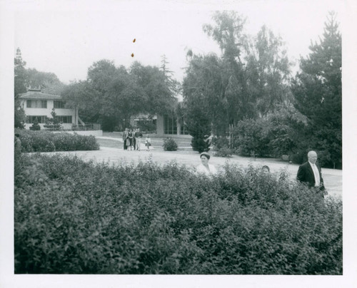 Individuals walking, Claremont McKenna College