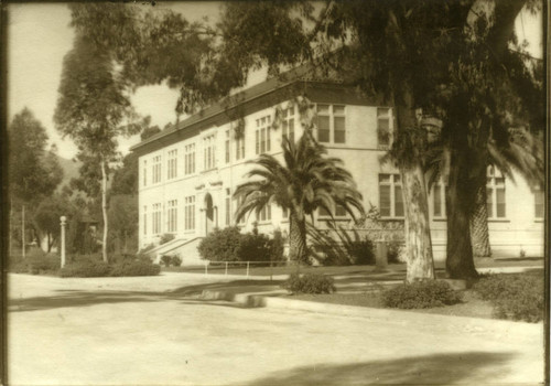 Holmes Hall, Pomona College