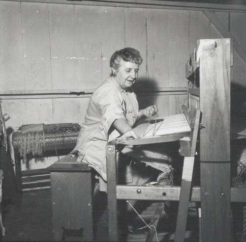 Weaving woman, Scripps College