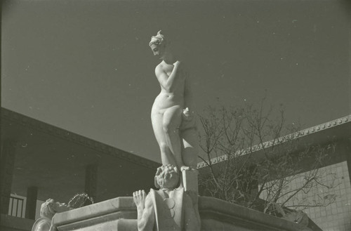 Venus statue with gargoyles, Harvey Mudd College