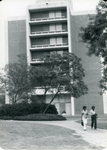 Auen Hall, Claremont McKenna College