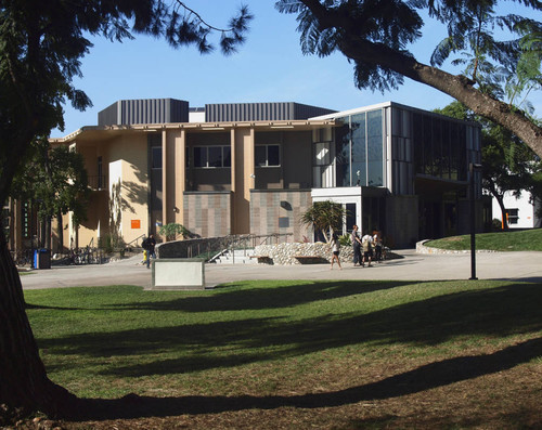 Avery Hall, Pitzer College