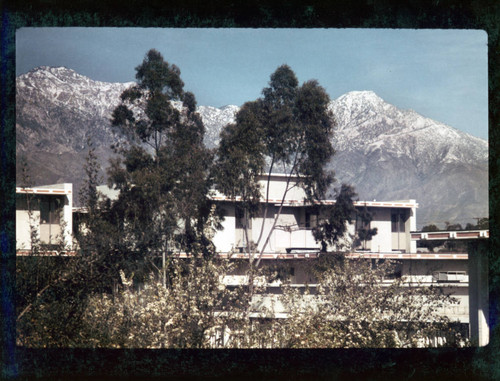 Dormitory, Pitzer College