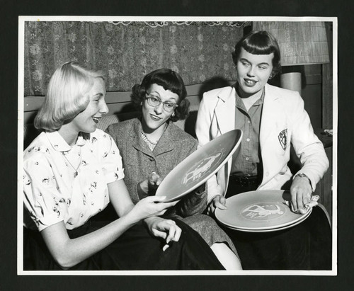 Scripps alumnae cleaning plates with the Scripps mascot at the 1956 alumni convention, Scripps College