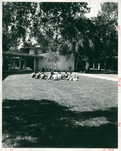 Students sitting together, Claremont McKenna College