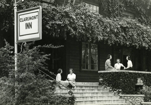 Claremont Inn and students, Pomona College