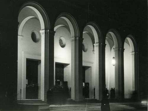 Bridges Auditorium at night, Claremont University Consortium