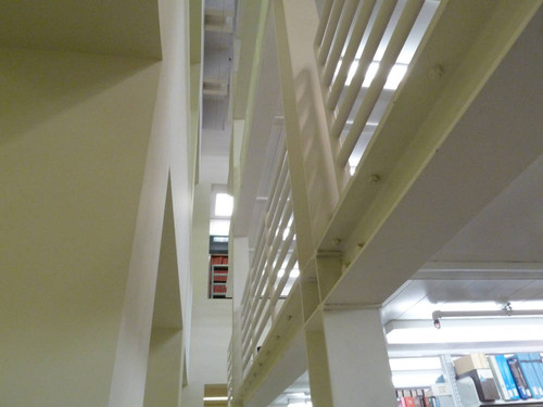 Book stacks inside the Honnold Mudd Library, Claremont University Consortium