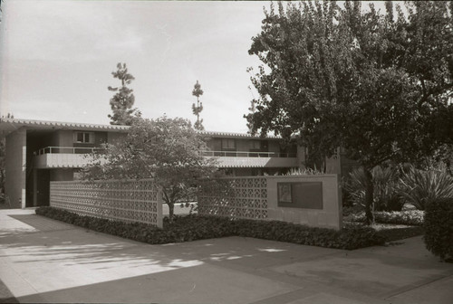 Mildred E. Mudd Hall courtyard, Harvey Mudd College