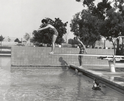 Student diving, Scripps College