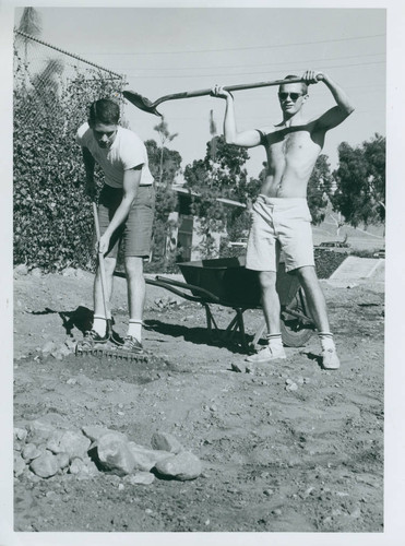 Students dig dirt, Harvey Mudd College