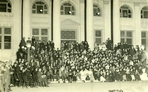 Carnegie Hall Library with large group, Pomona College