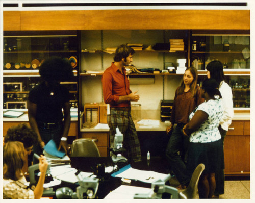 Students in science lab, Pitzer College