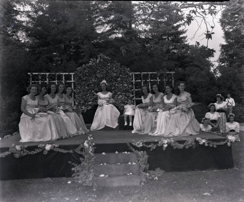 May Queen and Court, Pomona College