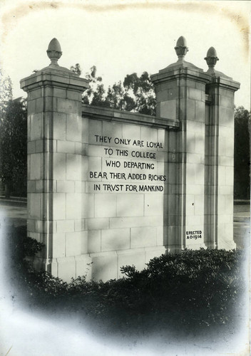 Pomona College gates, Pomona College