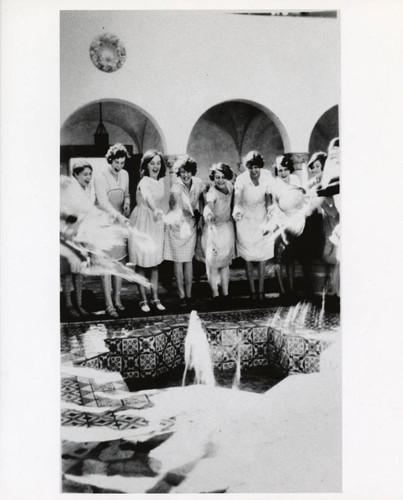 Star Court fountain dedication, Scripps College