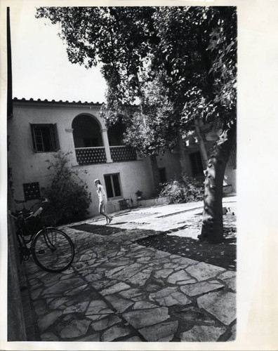 Toll Hall and Star Court, Scripps College