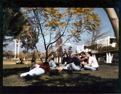 Students on Pellissier Mall, Pitzer College