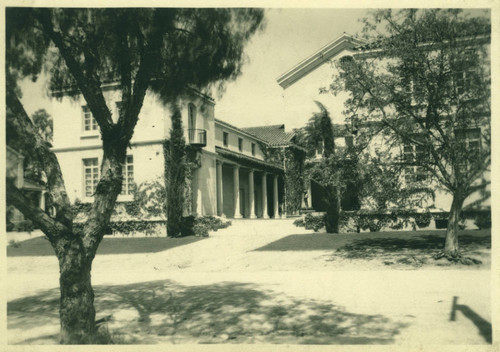 Lebus Courtyard, Pomona College