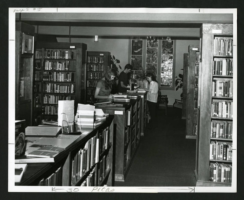 Students study amongst the myriad of bookcases in Denison Library, Scripps College