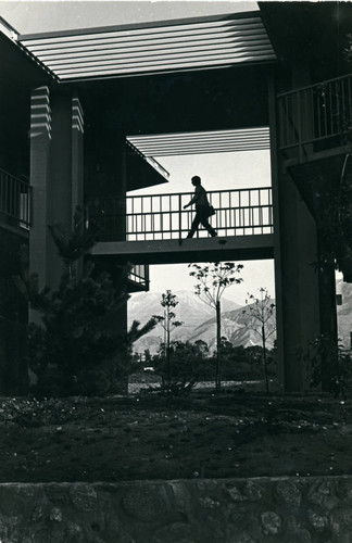 Walkway between Bernard and Scott Halls, Pitzer College