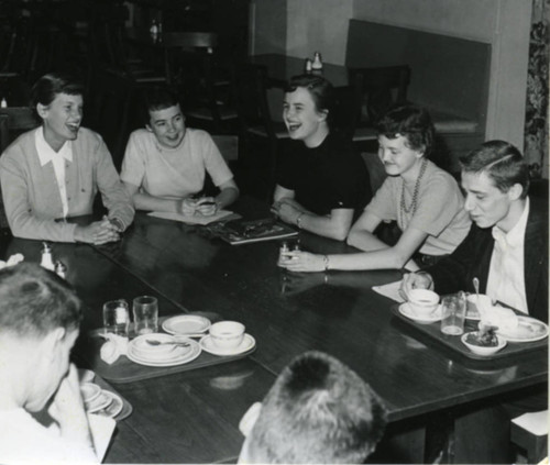 Students, dining hall, Pomona College