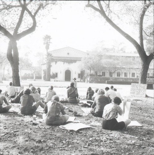 Art students on Elm Tree Lawn, Scripps College