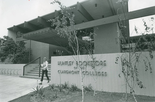 Huntley Bookstore entrance, Claremont University Consortium