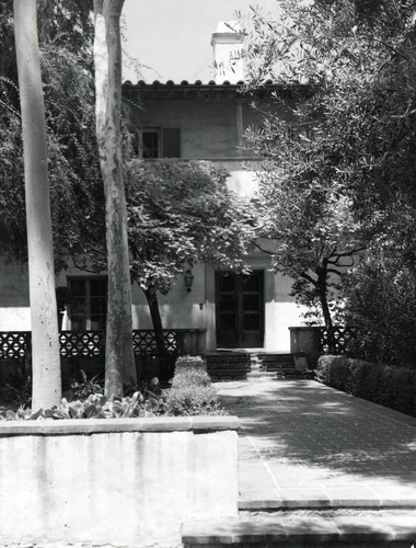 Entrance to Grace Scripps Clark Hall, Scripps College